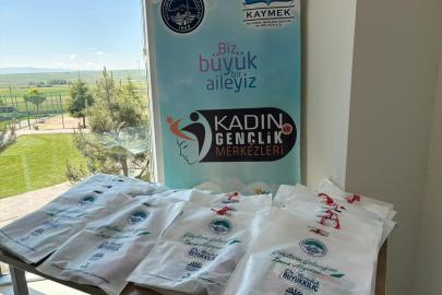 Sarıoğlan'da kursiyer sıfır atık temasıyla yaptıkları ürünleri öğrencilere hediye etti