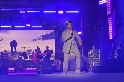 Şarkıcı Mustafa Ceceli Antalya'da konser verdi