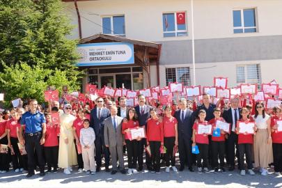 Şarkışla ve Ulaş ilçelerinde karne heyecanı yaşandı