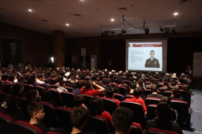 Şehitlerin hikayeleri gençlerle buluştu