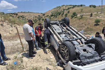 Siirt'te devrilen pikapta sıkışan sürücü ekipler tarafından kurtarıldı