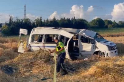 Silivri'de servis minibüsü devrildi; ölü ve yaralılar var