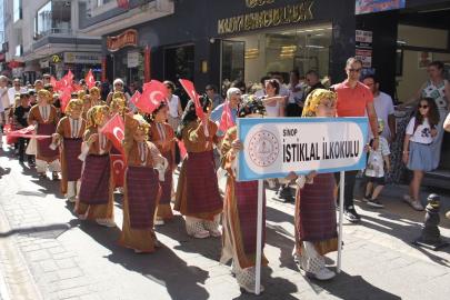 Sinop'ta öğrenciler Halk Oyunları Şenliği'nde hünerlerini sergiledi