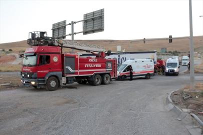 Şırnak'ta iki tırın çarpıştığı kazada sürücüler yaralandı