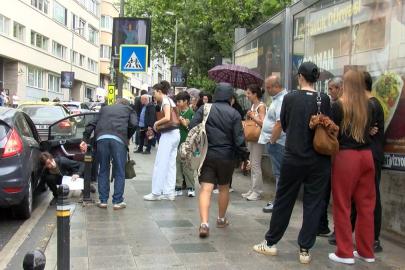 Şişli'de LGS için yanlış okula gelen kız öğrenciye veliler yardım etti