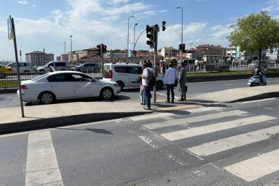 Şişli'de motosiklet yayaya çarptı; kaza anı kamerada