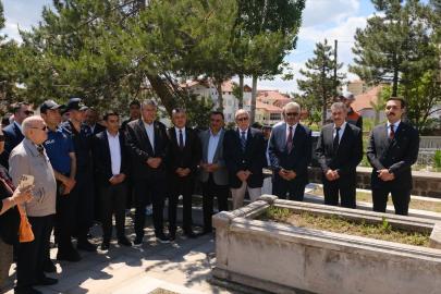 Sivas'ta emekli Korgeneral Polat mezarı başında anıldı