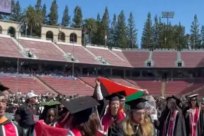 Stanford mezuniyetinde Google CEO’suna şok: Sundar Pichai sahneye çıkınca töreni terk ettiler