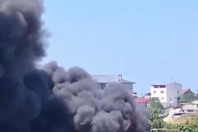 Sultangazi'de metruk fabrikada yangın