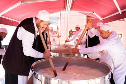 Sümbül Efendi Tekkesi'nde 4.5 Ton Aşure Kaynatıldı