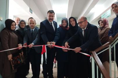 Suşehri'nde "Hayat Boyu Öğrenme Haftası" kapsamında sergi açıldı