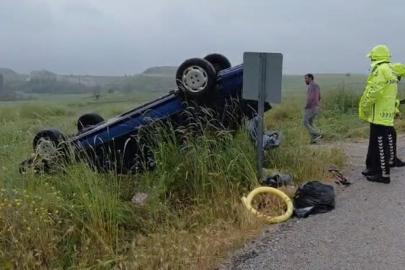 Takla atan otomobildeki aynı aileden 4 kişi yaraladı