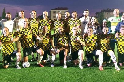 Tekirdağ Dostspor Veteran takımı üst üste üçüncü kez şampiyon oldu