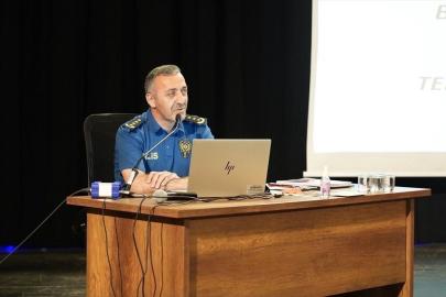 Tekirdağ'da emniyetten belediye personeline uyuşturucu ve dijital güvenlik eğitimi