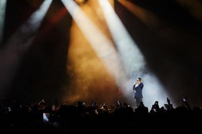 Teoman Beşiktaş Tüpraş Stadyumu'nda konser verdi