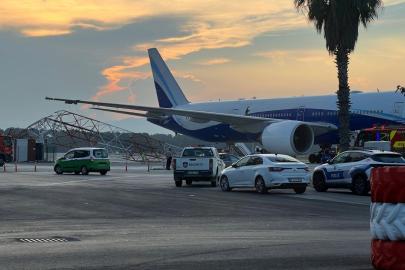 THY uçağı, Antalya Havalimanı'nda radar direğine çarptı
