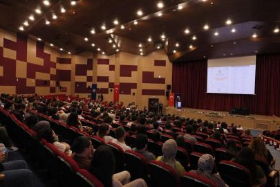 Tıp öğrencileri "Hekimliğe Merhaba Sempozyumu"nda buluştu
