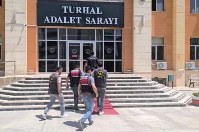 Tokat'ta 24 yıl 9 ay kesinleşmiş hapis cezası bulunan firari yakalandı