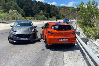 Tokat'ta iki otomobilin çarpıştığı kazada 3 kişi yaralandı