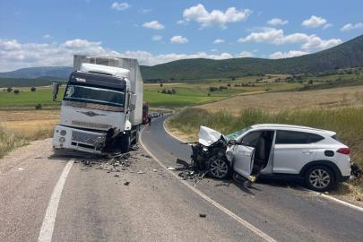 Tokat'ta kamyon ile cipin çarpıştığı kazada 4 kişi yaralandı