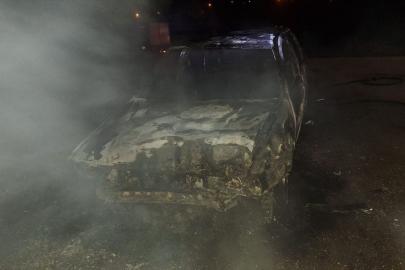 Tokat'ta yangın çıkan otomobilde hasar meydana geldi