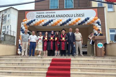 Trabzon'da Ortahisar Anadolu Lisesi'nde Mezuniyet Coşkusu