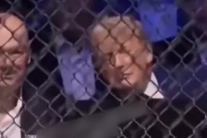 Trump Beyaz Saray'da kendi doğum günü için düzenlenen UFC maçında uyuyakaldı