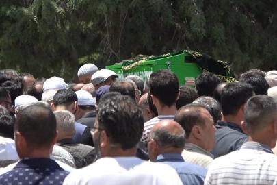 Tur midibüsünün devrildiği kazada ölenler, Konya'da toprağa veriliyor