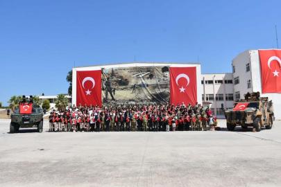 Türk Kara Kuvvetleri'nin 2235'inci Yıl Dönümü İzmir'de Törenle Kutlandı