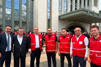 Türk Kızılay Osmangazi Şubesi'nden Mustafa Canbaz'ın "Yılın Gönüllüsü" ödülü sevinçle karşılandı