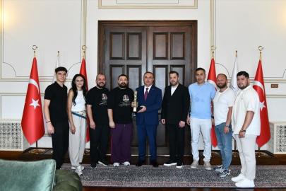 Türkiye şampiyonu halk oyunları ekibi Vali Soytürk'ü ziyaret etti