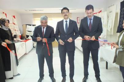 Ulaş'ta el sanatları sergisi açıldı