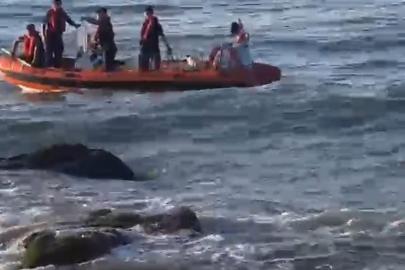 Uyarılara rağmen denize giren genç kayboldu