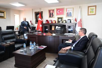 Vali Aydın Baruş, Erzurum Vakıflar Bölge Müdürlüğünü ziyaret etti