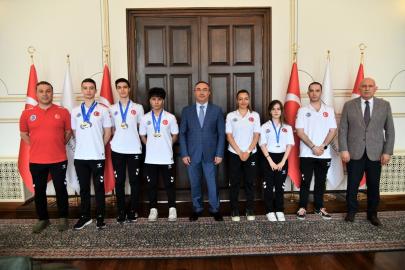 Vali Soytürk dünya şampiyonasında derece elde eden sporcuları ağırladı