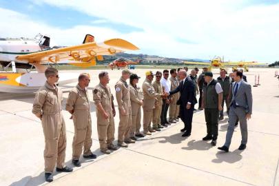 Vali Toraman'dan yangın söndürme uçakları ve helikopterleri pilotlarına ziyaret