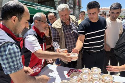 Yozgat'ta vatandaşlara aşure ikram edildi