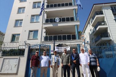 Yunanistan'ın Edirne Konsolosluğu önüne siyah çelenk bırakıldı