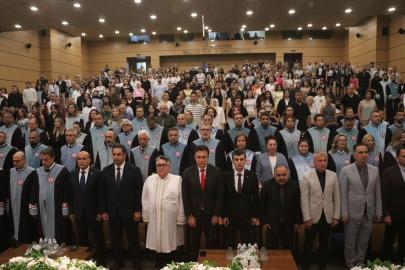 Zonguldak BEUN'de dereceye giren öğrenciler mezuniyet sevinci yaşadı