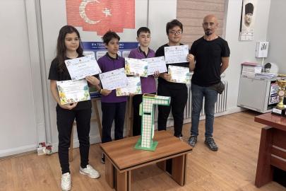 Zonguldak'ta ortaokul öğrencileri havayı temizleyen sokak lambası prototipi geliştirdi