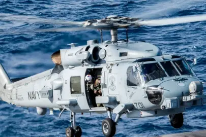 ABD askeri helikopteri Umman Denizi'ne düştü: 1 mürettebat aranıyor
