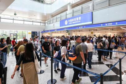 Çin'in Ada Eyaleti Hainan'daki İki Havalimanında Yaz Döneminde 8,25 Milyon Yolcu Bekleniyor