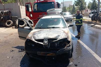 Diyarbakır'da otomobilde çıkan yangın söndürüldü