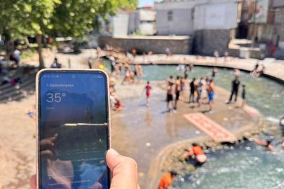 Diyarbakır'da sıcaktan bunalan çocuklar tehlikeli Anzele suyuna girdi