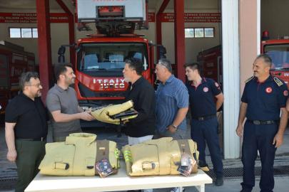 İtfaiyeye verilen koruyucu kıyafetler yeni itfaiyecilerin eğitiminde kullanılacak