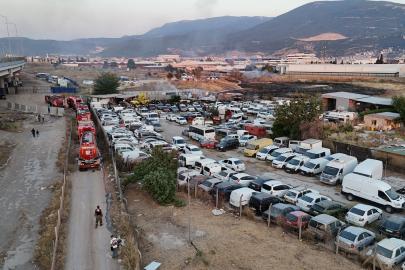 İzmir'de yediemin otoparkında yangın: 50 motosiklet ve 12 araç yandı