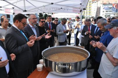 Kütahya'da binlerce kişiye aşure ikramı