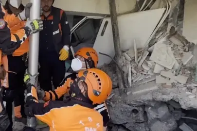 Mesafe tanımayan yardım eli: TSK ve AFAD depremle sarsılan Venezuela’da enkaz altında can arıyor