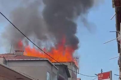 Pendik'te 5 Katlı Evin Çatısında Yangın