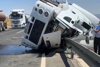 Şırnak'ta devrilen tankerin şoförü öldü